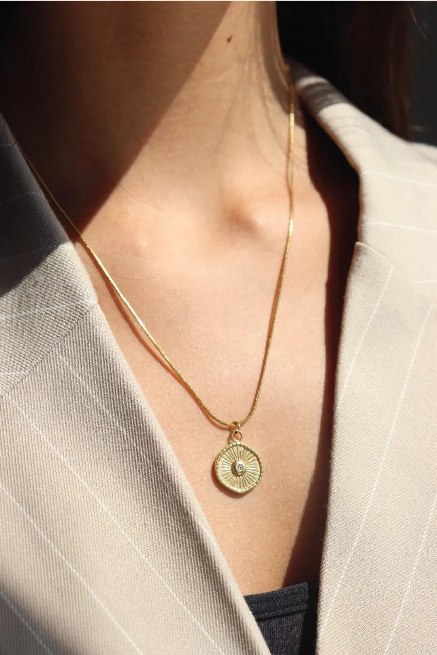 Collar Elara